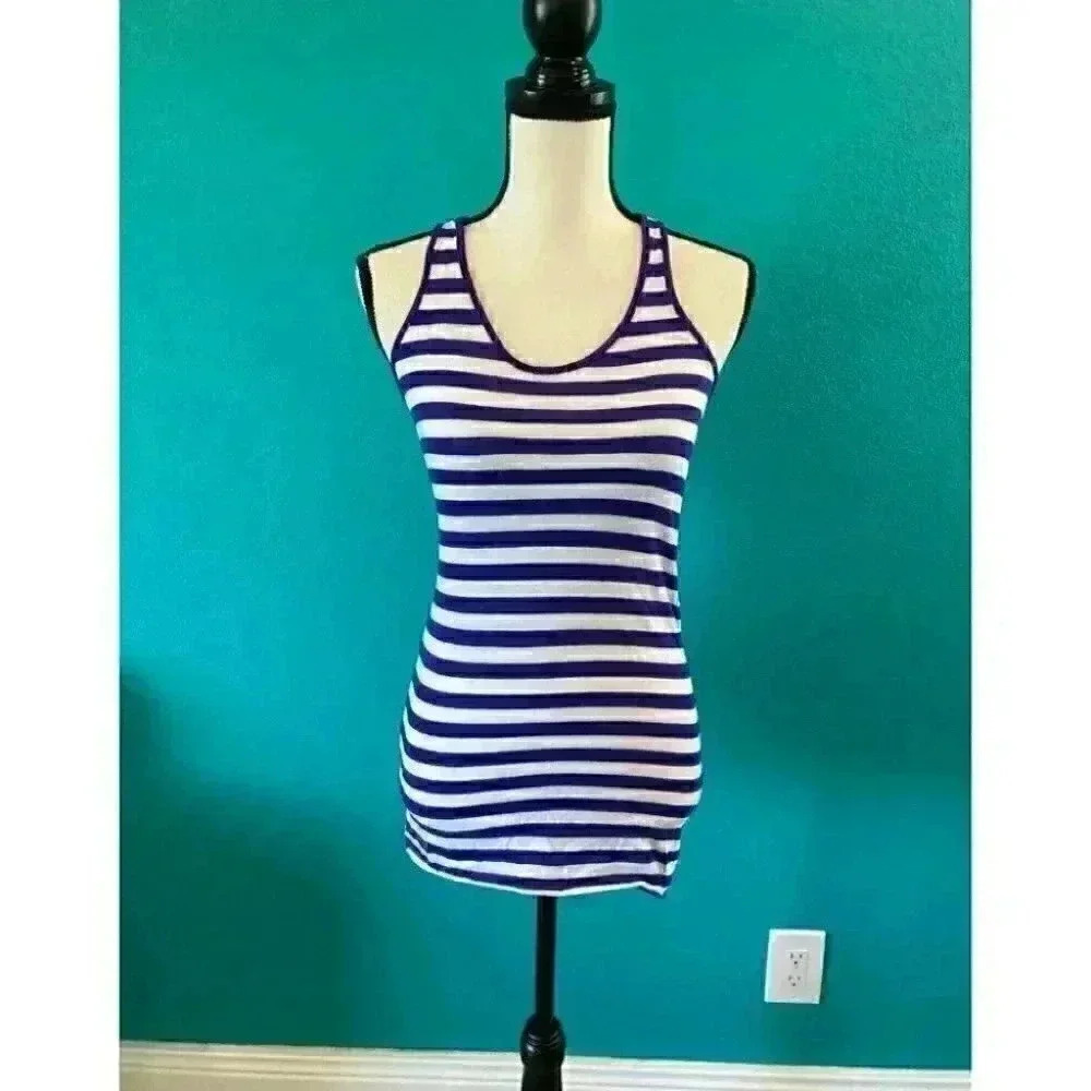 ⭐️ Victoria’s Secret Pink striped tank top